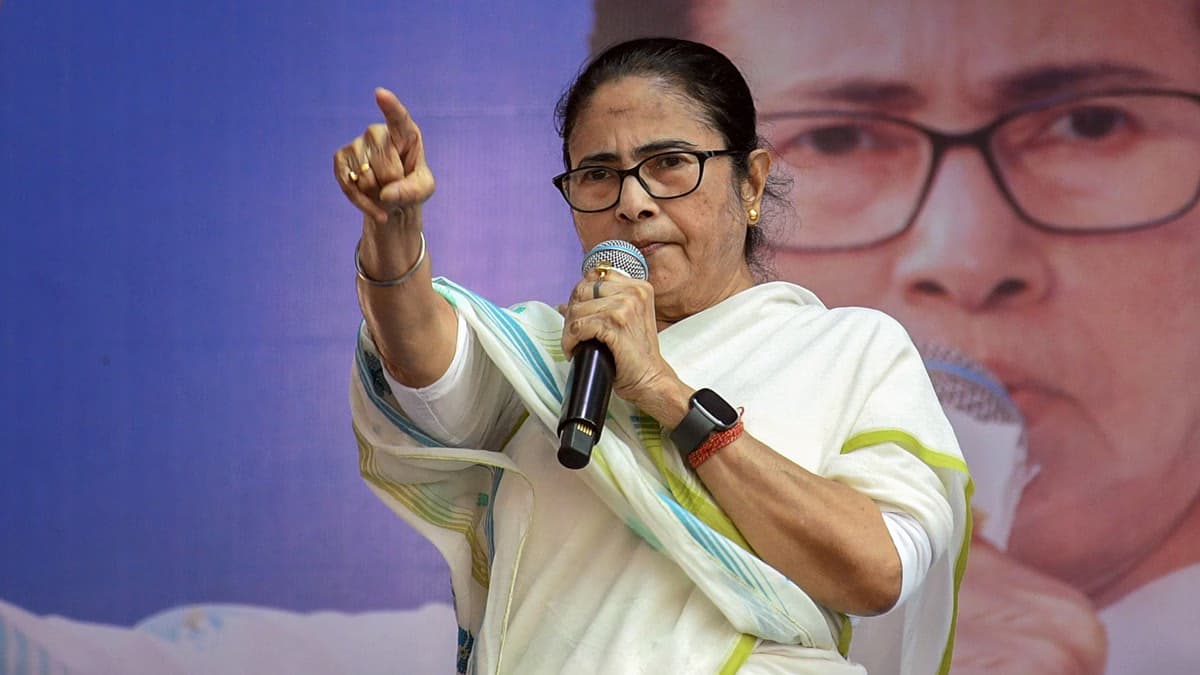 Mamata Banerjee to Sit on Dharna Today in Kolkata Over SIR Row in Bengal, Revives Her Hallmark Street Fight