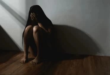 Class 6 Girl Attacked with Acid in Maharashtra’s Ahilyanagar; Accused on the Run