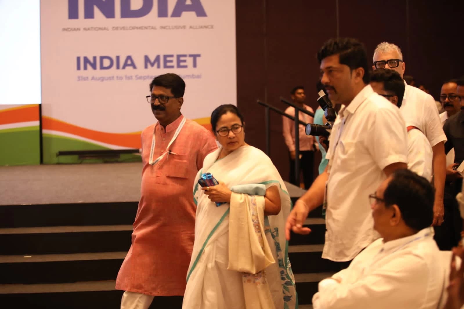 Mamata Banerjee fact-checks Rahul Gandhi, confirms no alliance in Bengal but Didi keeps door open for INDIA post-election