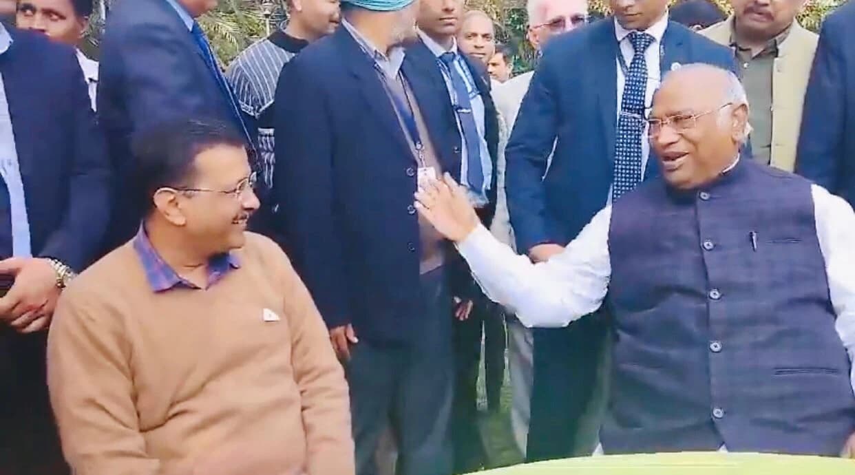 “No Bad Blood”, AAP & Congress Seal The Deal; Gatbandhan’ in Delhi But Solo in Punjab