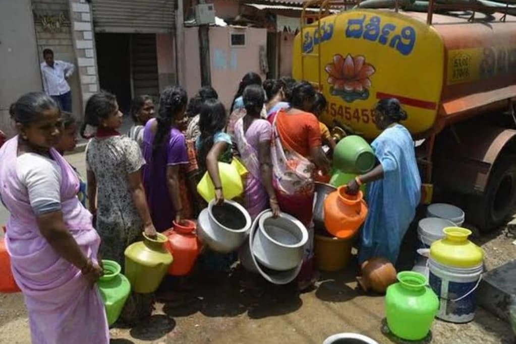 Bengaluru Water Woes: Karnataka bans the use of drinking water for washing cars or gardening, imposes a Rs 5000 fine for violators