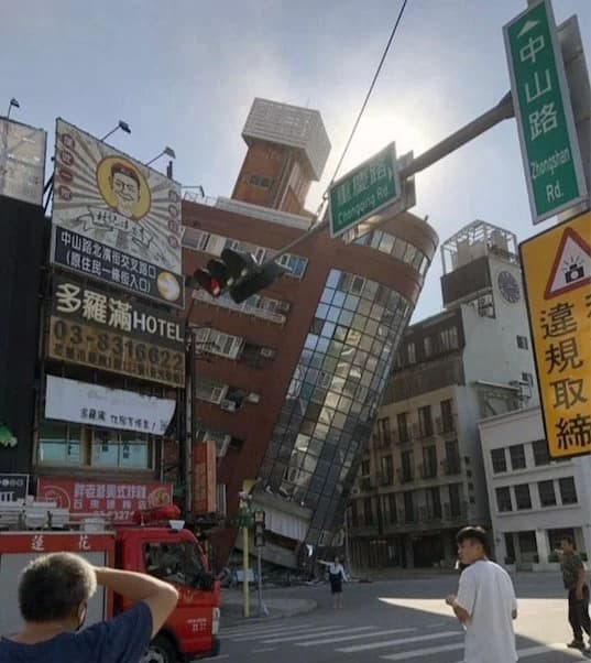 4 Dead and over 60 Injured in a 7.4 Magnitude Earthquake that rocked Taiwan