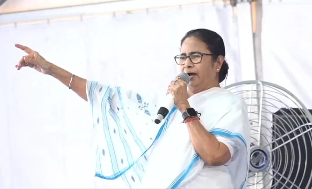 “BJP may remove idols and stage attack on temples to stoke riots in Bengal”, claims Mamata Banerjee