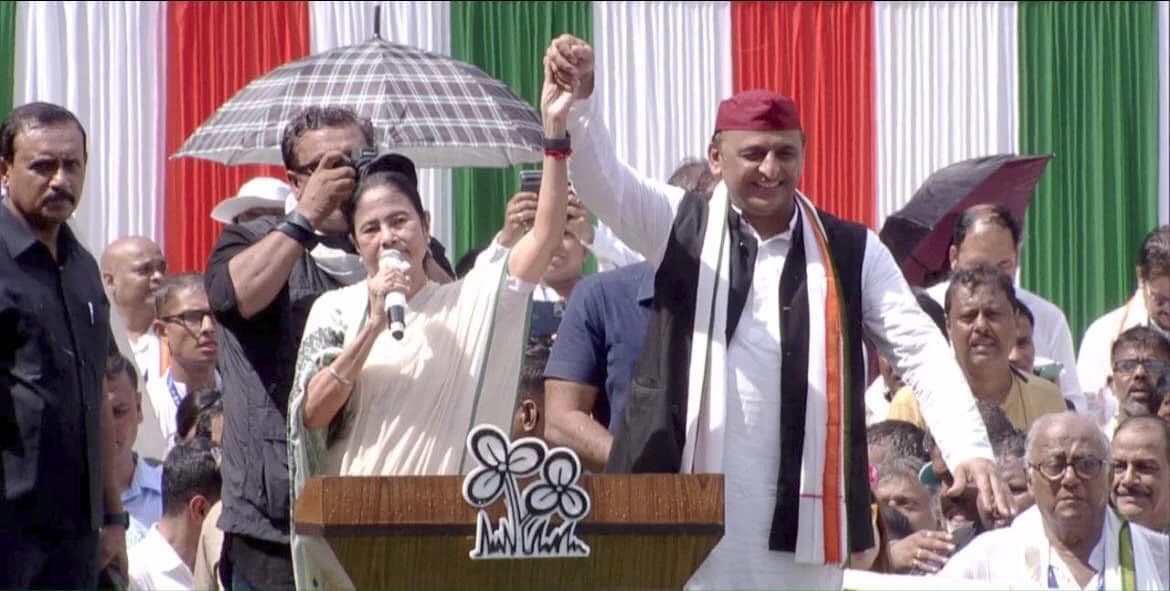 “They are ‘Galat Mansubhe’, ‘Khudgarzi’ & ‘Munafakhori’…” Akhilesh Yadav from Mamata’s rally foresees fall of Modi government unavoidable and imminent