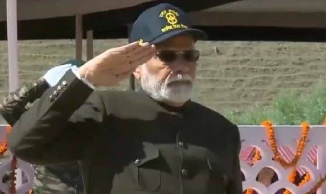 Kargil Vijay Diwas: PM Modi Pays Tribute to the Fallen Heros, Slams the Opposition over Agnipath Scheme