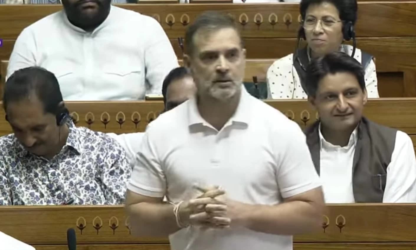 “Chai and biscuits on me…”: Rahul Gandhi Claims ED Raid Planned in Response to “Chakravyuh” Speech