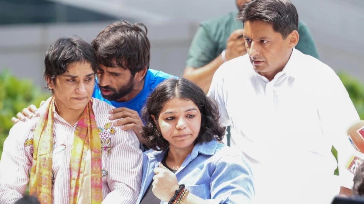 “I Am Very Fortunate…”: Vinesh Phogat Returns to New Delhi, Receives Hero’s Welcome Back Home