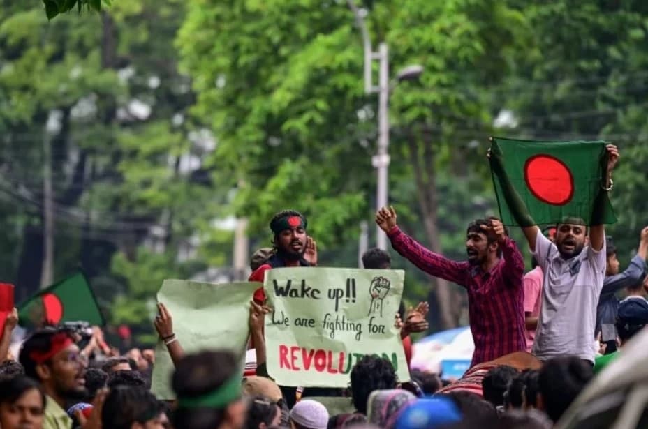 Bangladesh Protests:  Violence Claims 98 Lives as Protesters Demand Prime Minister's Resignation