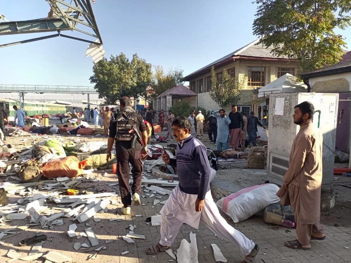 Pakistan: 24 Killed and Over 40 Injured in Blast at Quetta Railway Station