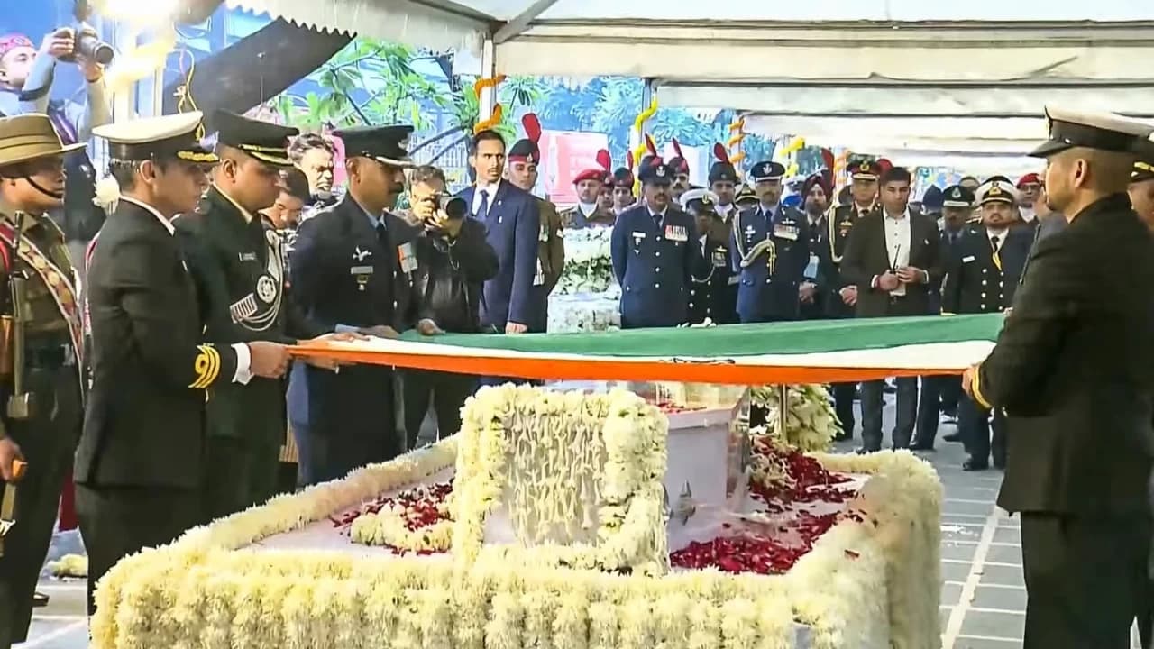 Manmohan Singh Laid to Rest with Full State Honours at Nigambodh Ghat