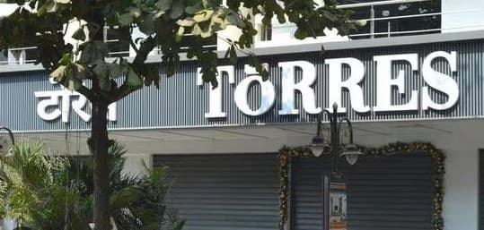 Mumbai EOW Raids Six Locations in Rs 1,000 Crore Torres Scam