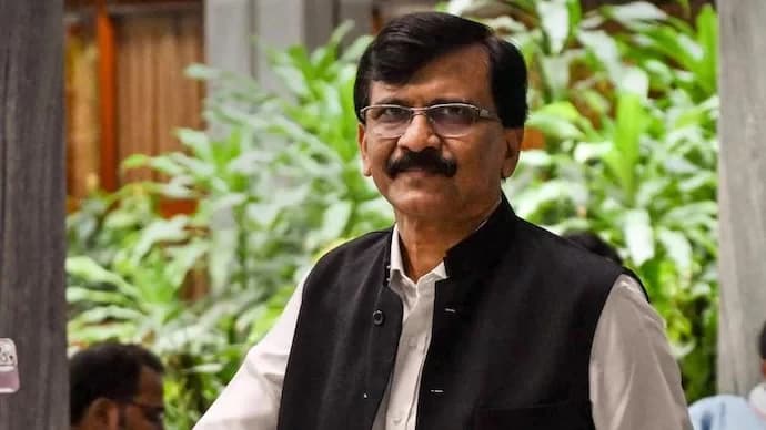 Sanjay Raut Slams Sharad Pawar for Awarding Eknath Shinde, Calls It ‘Political Dalali’