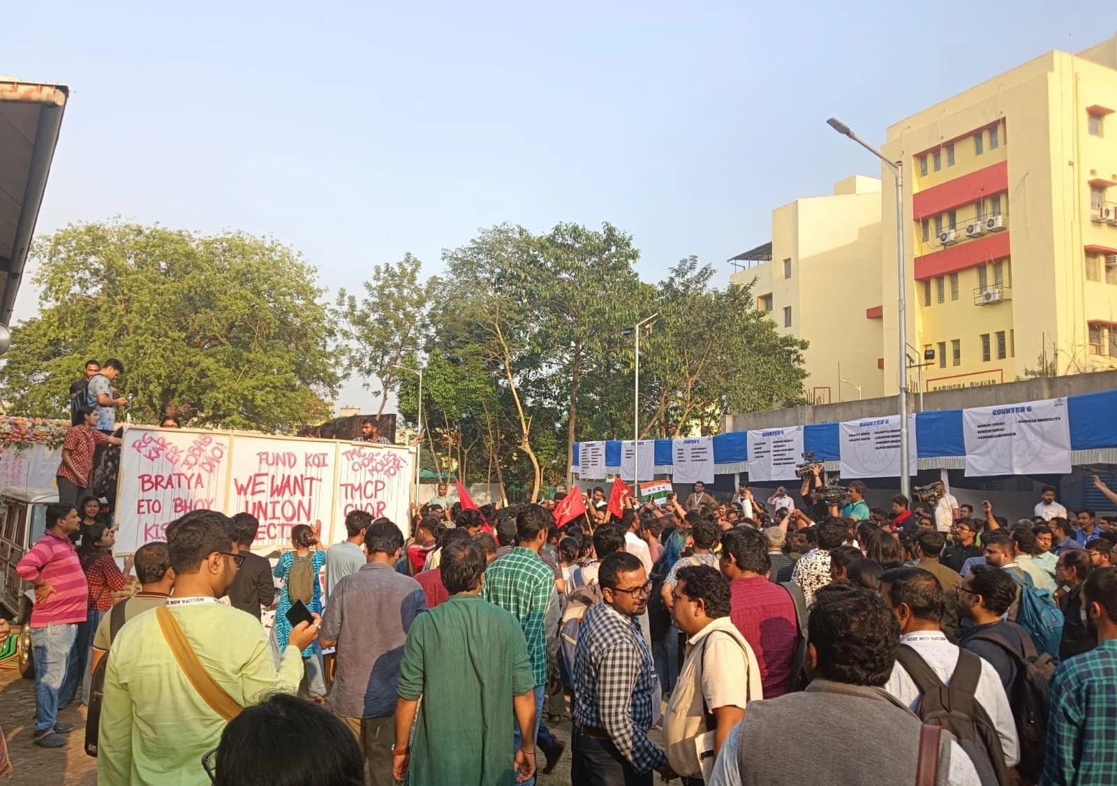 Chaos Erupts at Jadavpur University: Bengal Education Minister’s Car Attacked and Student Injured