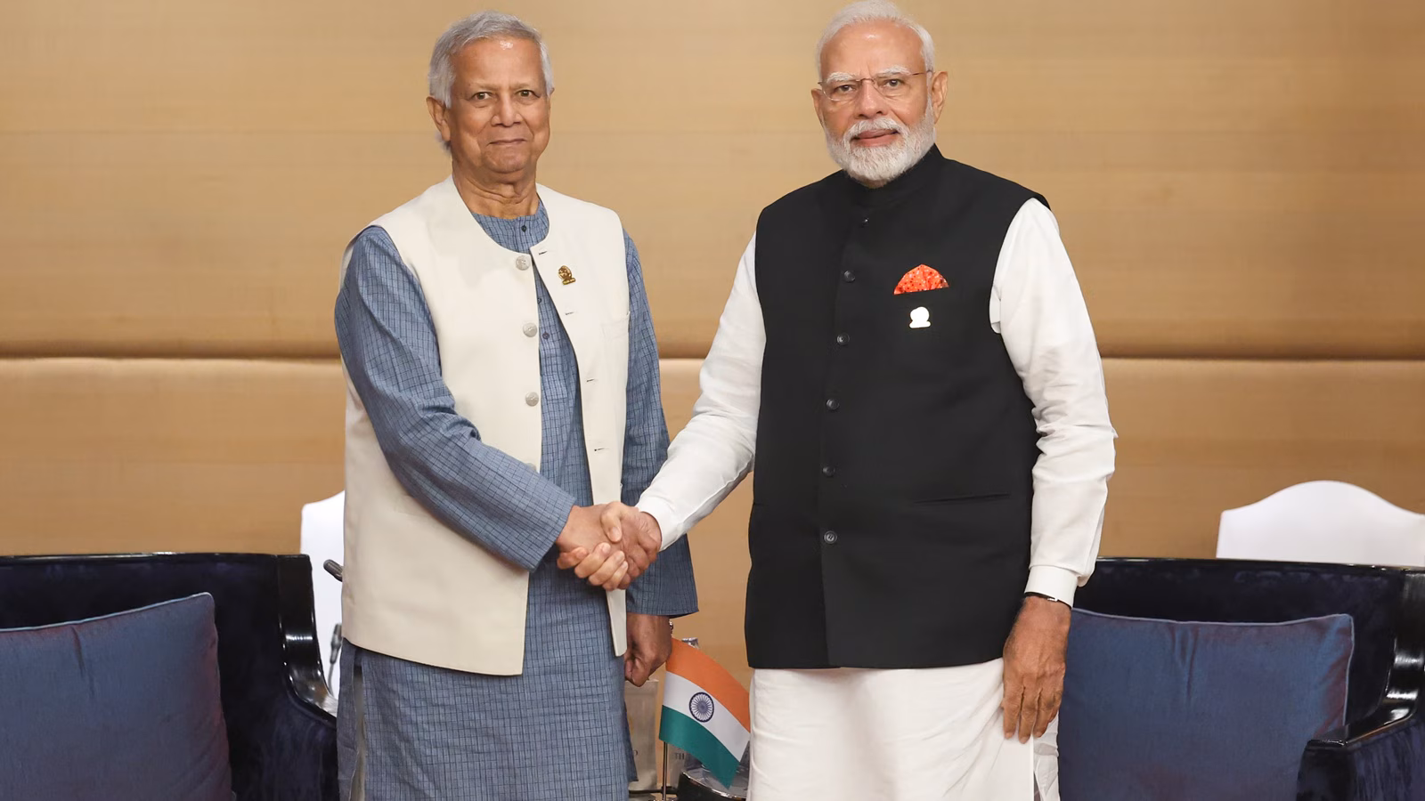 PM Modi and Mohammad Yunus Hold First Meeting Since the Ouster of Sheikh Hasina