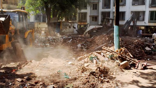 Violence Erupts in Nashik During Demolition of Alleged Illegal Dargah; Over 20 Police Personnel Injured