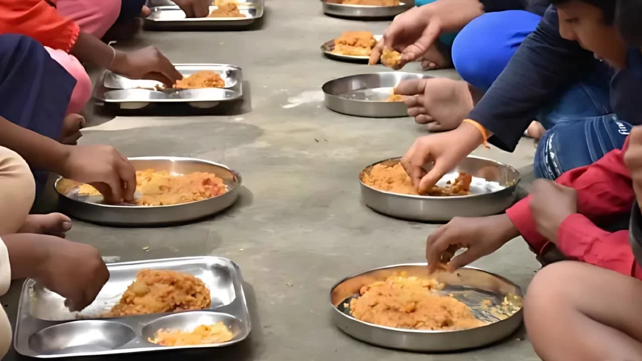 Bengal School Ends 20-Year Practice of Separate Midday Meals for Hindu and Muslim Students