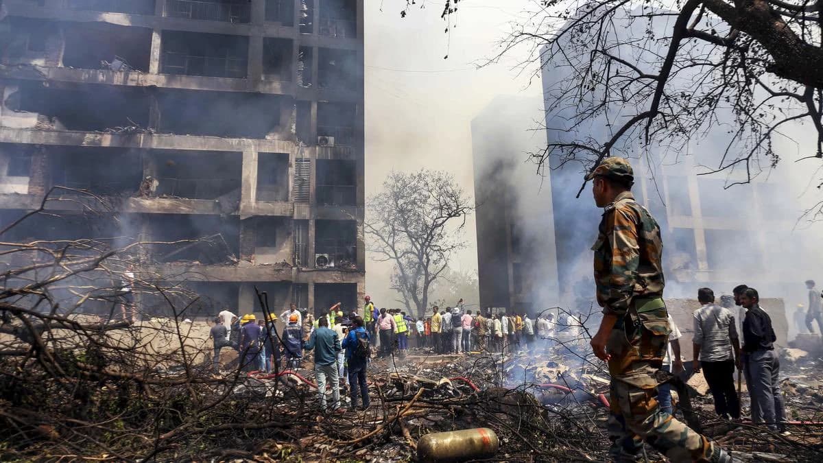 Air India Flight Reportedly Crashed Into BJMC Hostel Mess in Ahmedabad; Casualties Feared