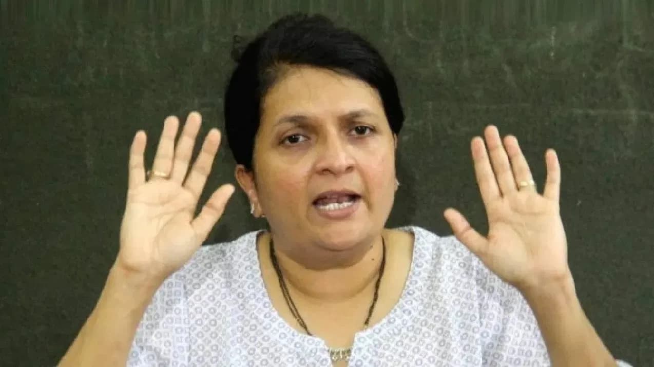 Activist Anjali Damania Demands Minister Yogesh Kadam’s Resignation Over Alleged Dance Bar Links