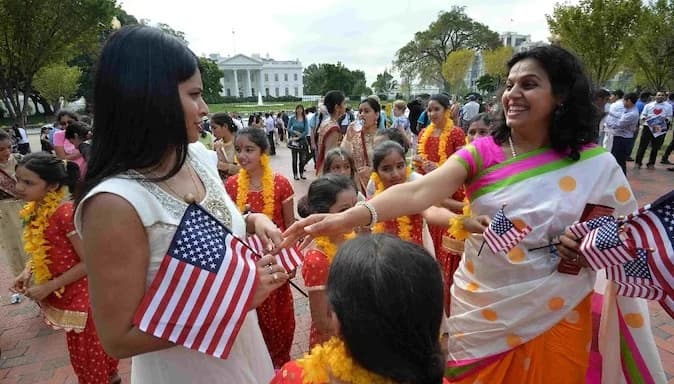 Amazon, Microsoft and JPMorgan Warn H-1B Visa Holders to Stay in US Amid Trump’s New Fee Rule