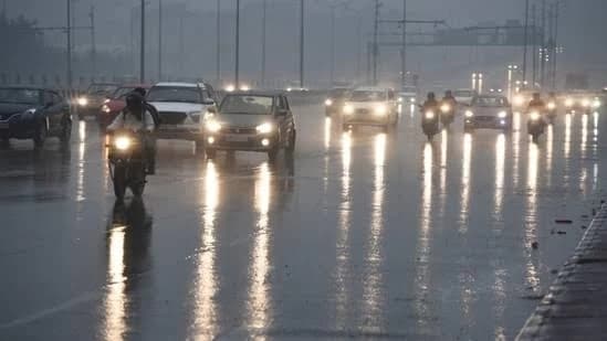 Heavy rains lash Delhi-NCR; flight advisories issued