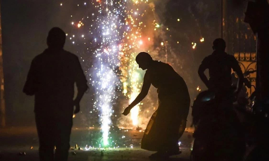 Delhi Govt to Seek Supreme Court Nod for Green Firecrackers During Diwali