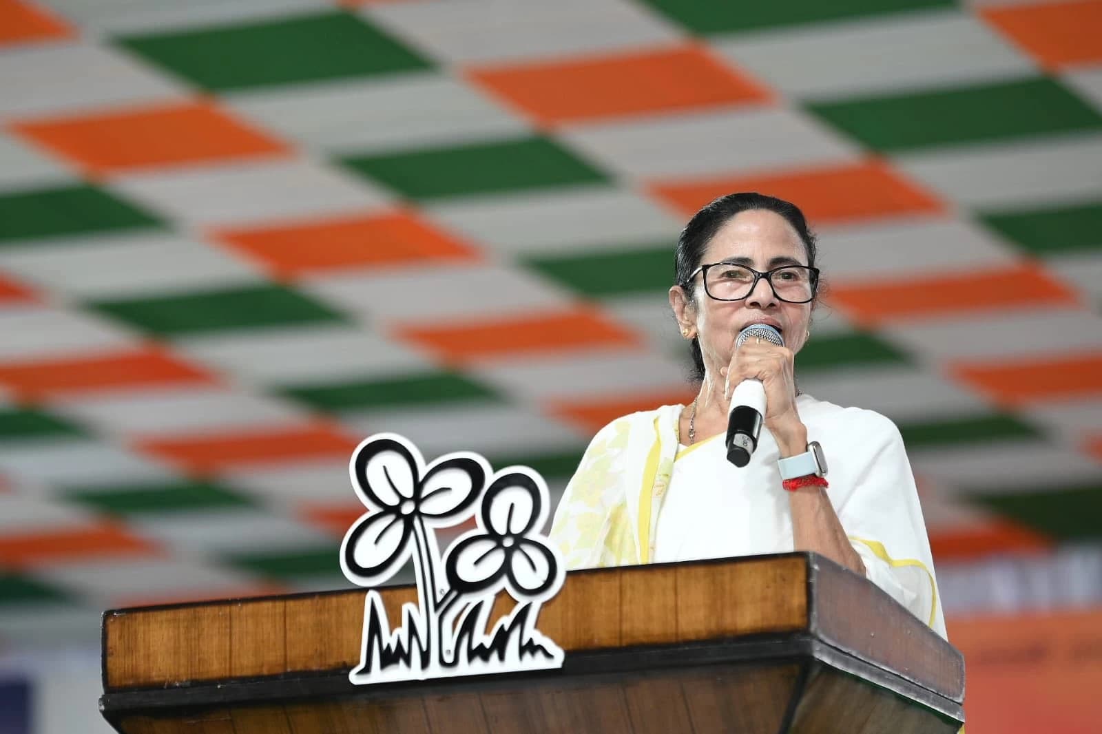 Mamata Banerjee Slams BJP Over 'Politics of Fear' After Third Suicide Linked to SIR Panic in Bengal; Appeals to People For Retrain