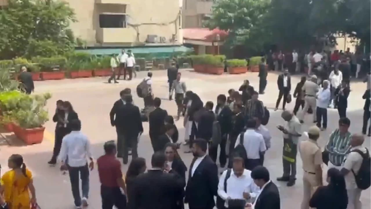 Delhi Courts Hit by Bomb Threats Ahead of Red Fort Blast Hearing