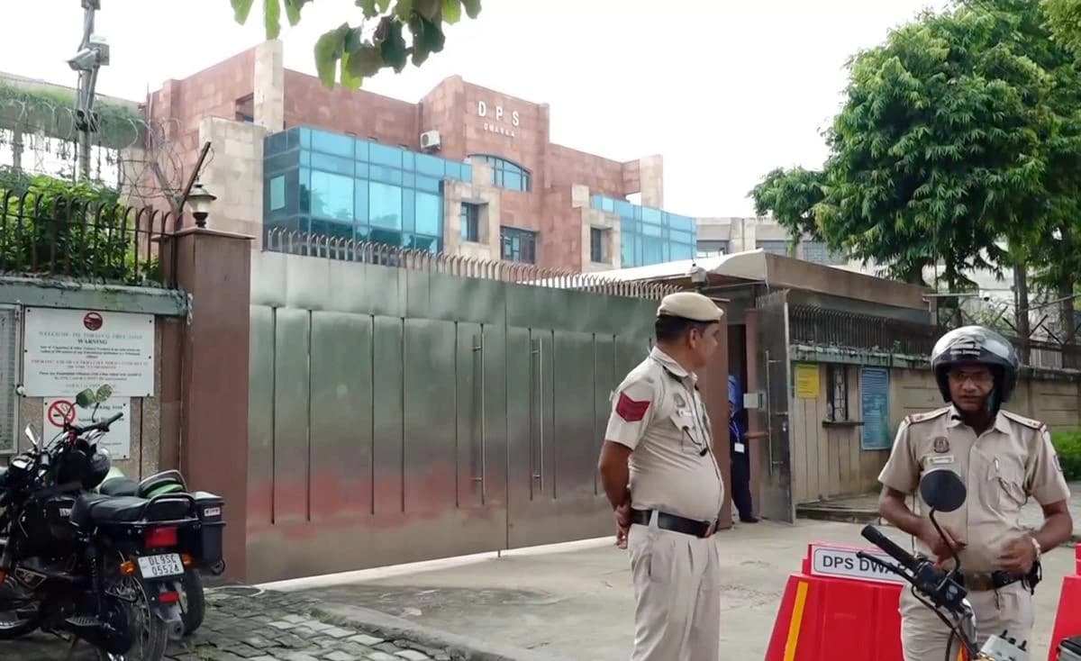 Delhi Schools and Colleges Evacuated After Multiple Bomb Threats