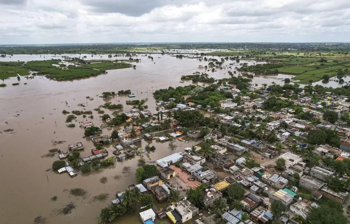 RTI Reveals Maharashtra CM Relief Fund Collected ₹1 Billion but Released Only ₹75,000 to Flood-Hit Farmers