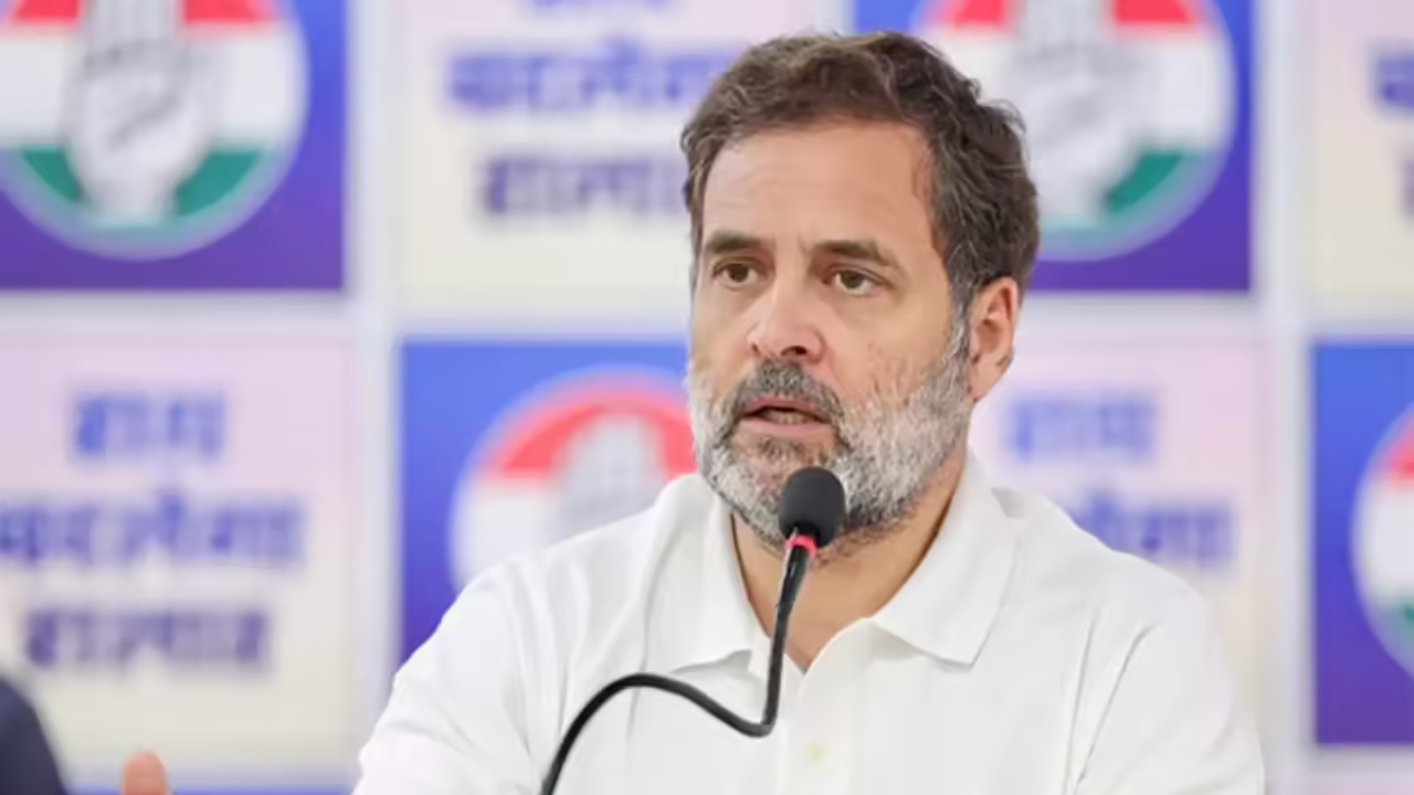 Unnao Rape Survivor Meets Rahul Gandhi Amid Protest Over Kuldeep Sengar’s Bail