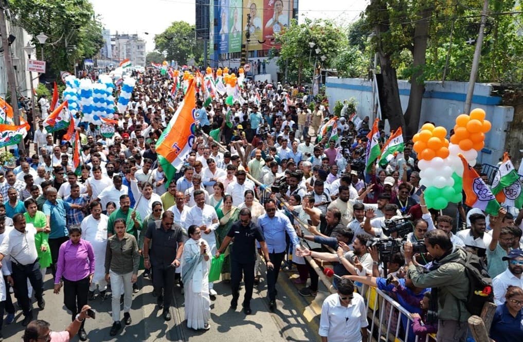 Mamata Banerjee vs Suvendu Adhikari: Bhabanipur Contest Heats Up as CM Files Nomination