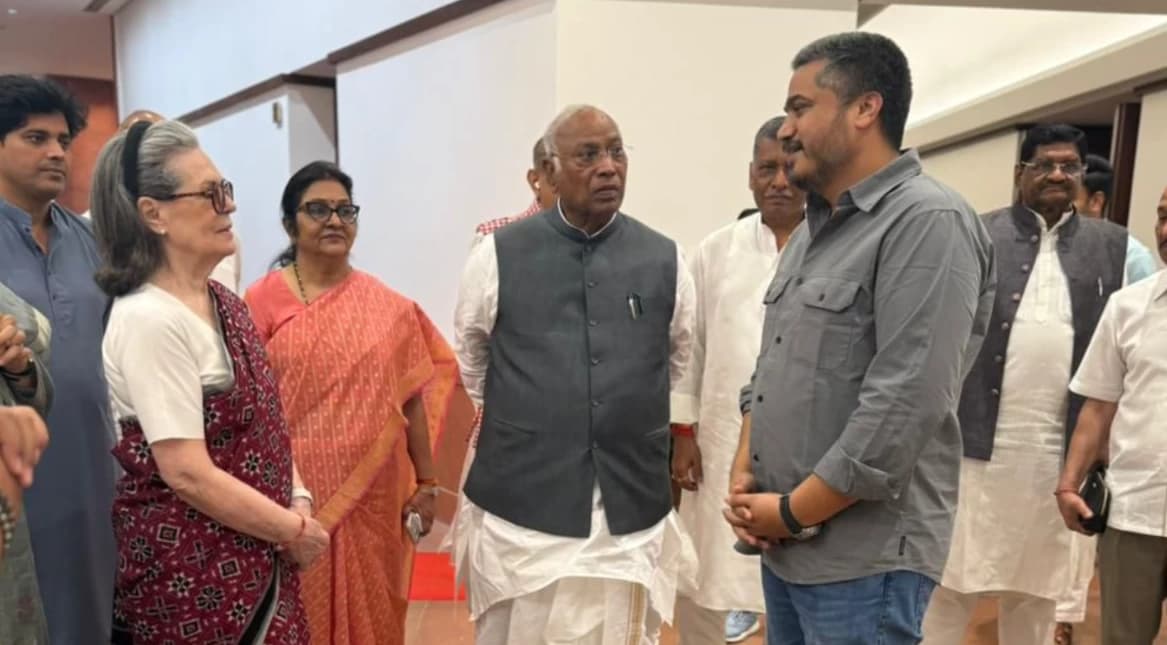 Rohit Pawar Meets Sonia Gandhi, Kharge Over Ajit Pawar Plane Crash Probe