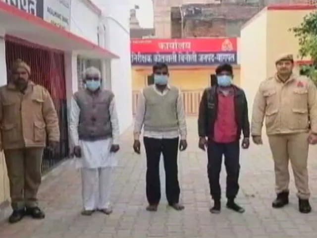 18 year old Dalit woman pushed into boiling sugarcane juice while resisting sexual assault in Uttar Pradesh, 3 arrested