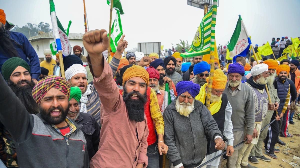 Farmers Extend their Pause on the Delhi Chalo Agitation, Plan Candle Marches and Seminars at Border