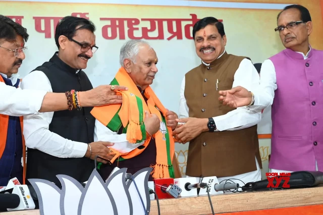 Madhya Pradesh Congress Suffers Blow as Suresh Pachouri and other Senior Leaders Jump Ship to BJP