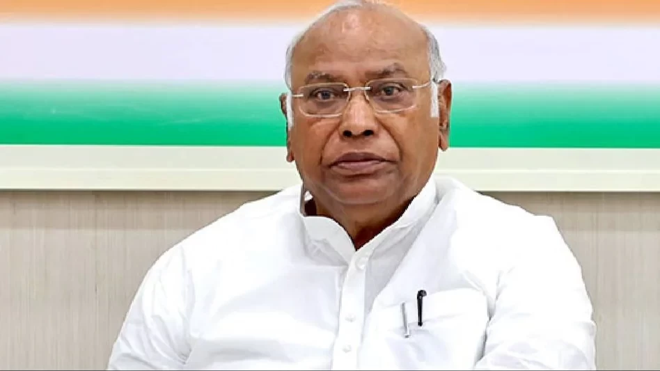 “Not a jumla, our guarantees are set on stone”: Mallickarjun Kharge announces the “Nari Nyay” guarantee as a part of Congress’s Election Manifesto