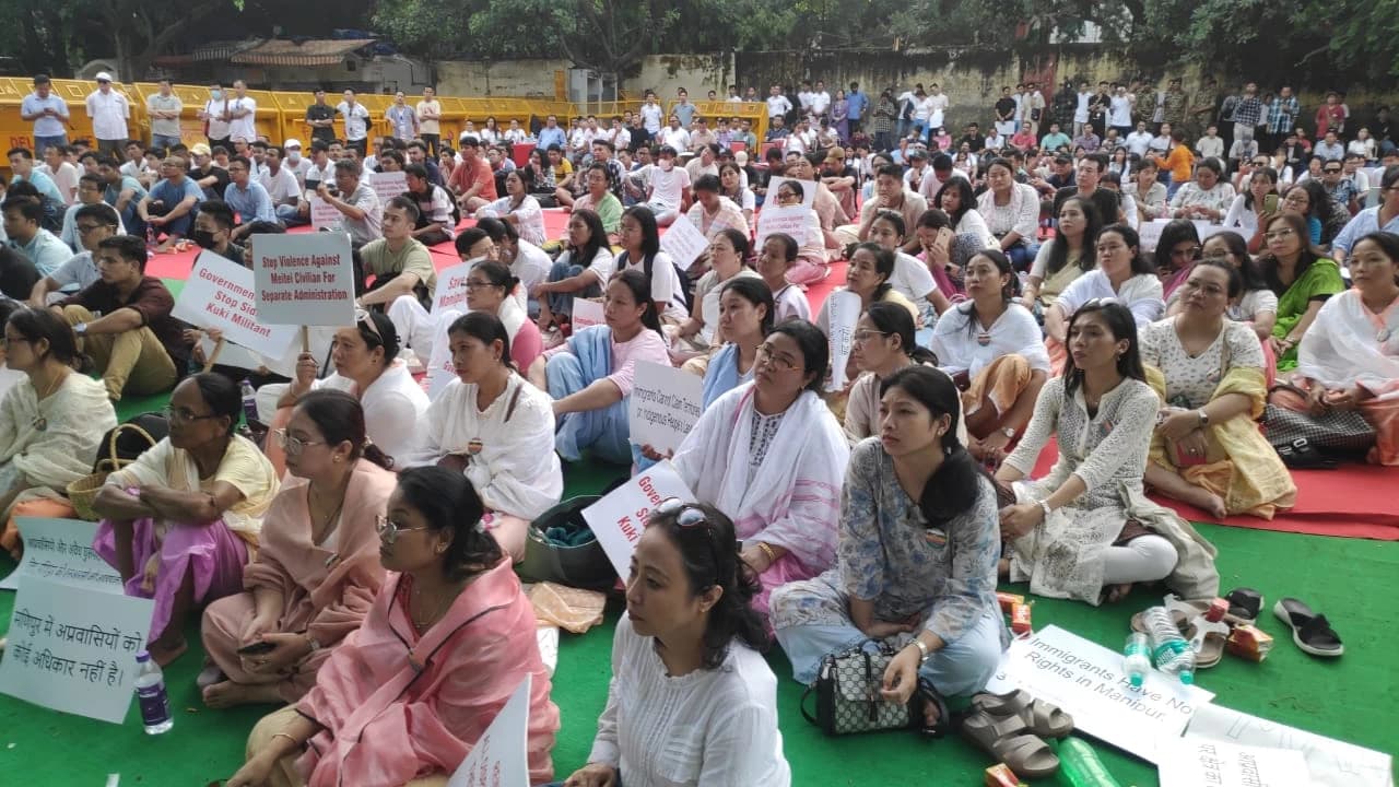 “Is Govt of India not stopping the 15 month long violence…?” Protests at Delhi Jantar Mantar over Manipur Violence; Attack on minister residence in Manipur, internet suspension extended