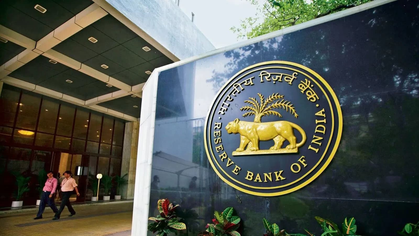 RBI Keeps Repo Rate Unchanged for 11th Time, Cuts Growth Forecast to 6.6%
