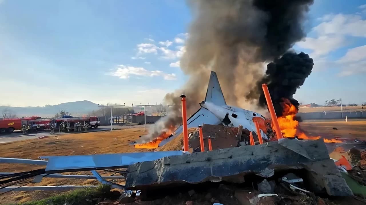 Final Moments of Jeju Air Plane: Pilot Calls "Mayday" Before Crash That Killed 179