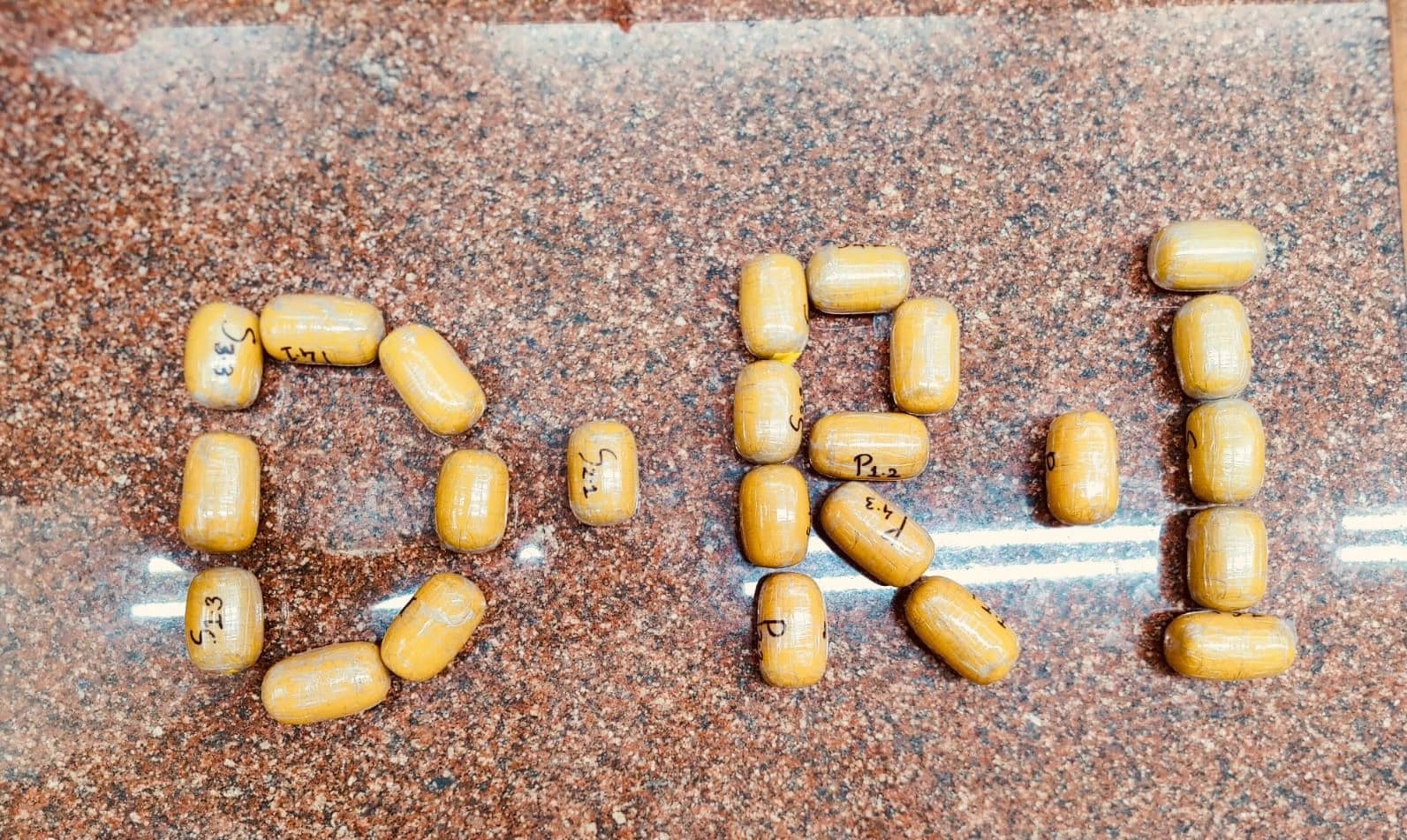 Gold Smuggling Racket Uncovered at Mumbai Airport; Gold Worth ₹9.95 Crore Seized, 6 Arrested