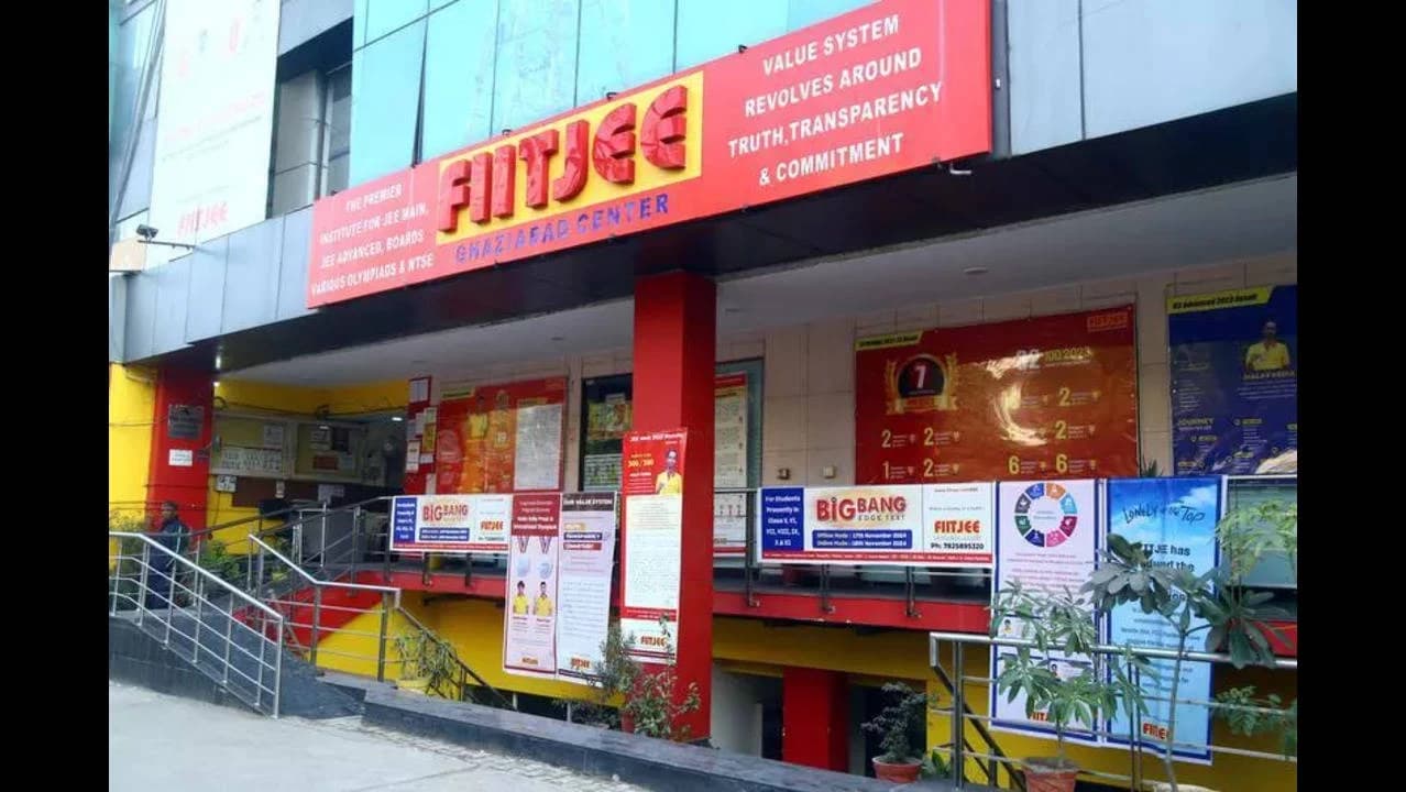 Teachers’ Resignations Over Unpaid Salaries Lead to Sudden FIITJEE Center Closures Leaving Students in Lurch Ahead of Exams
