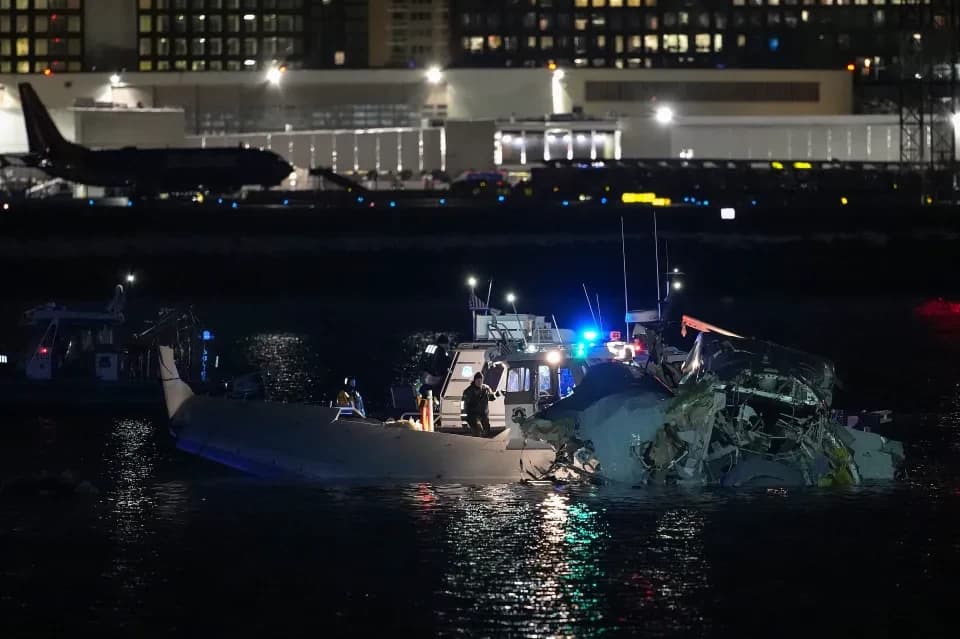Fatal Collision near Washington D.C.: 18 Dead in Mid-Air Collision between American Airlines Jet and Military Helicopter