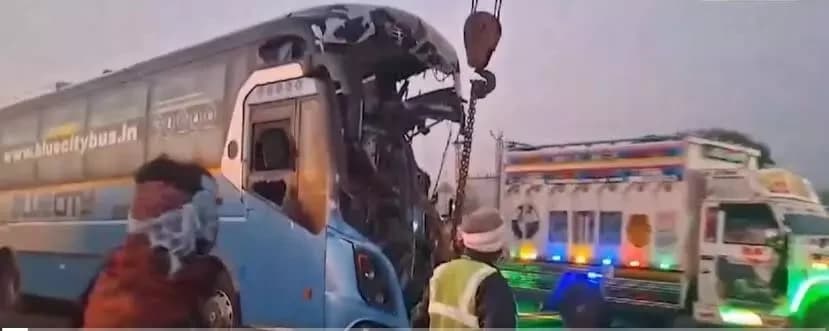 Tragic Collision on Delhi-Mumbai Expressway: 30 Injured, 10 Critical as Bus Crashes Into Truck in Rajasthan