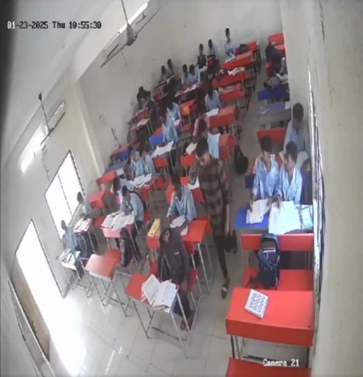 Andhra Pradesh Student Jumps off Third Floor of a Building, Incident Caught on CCTV Camera