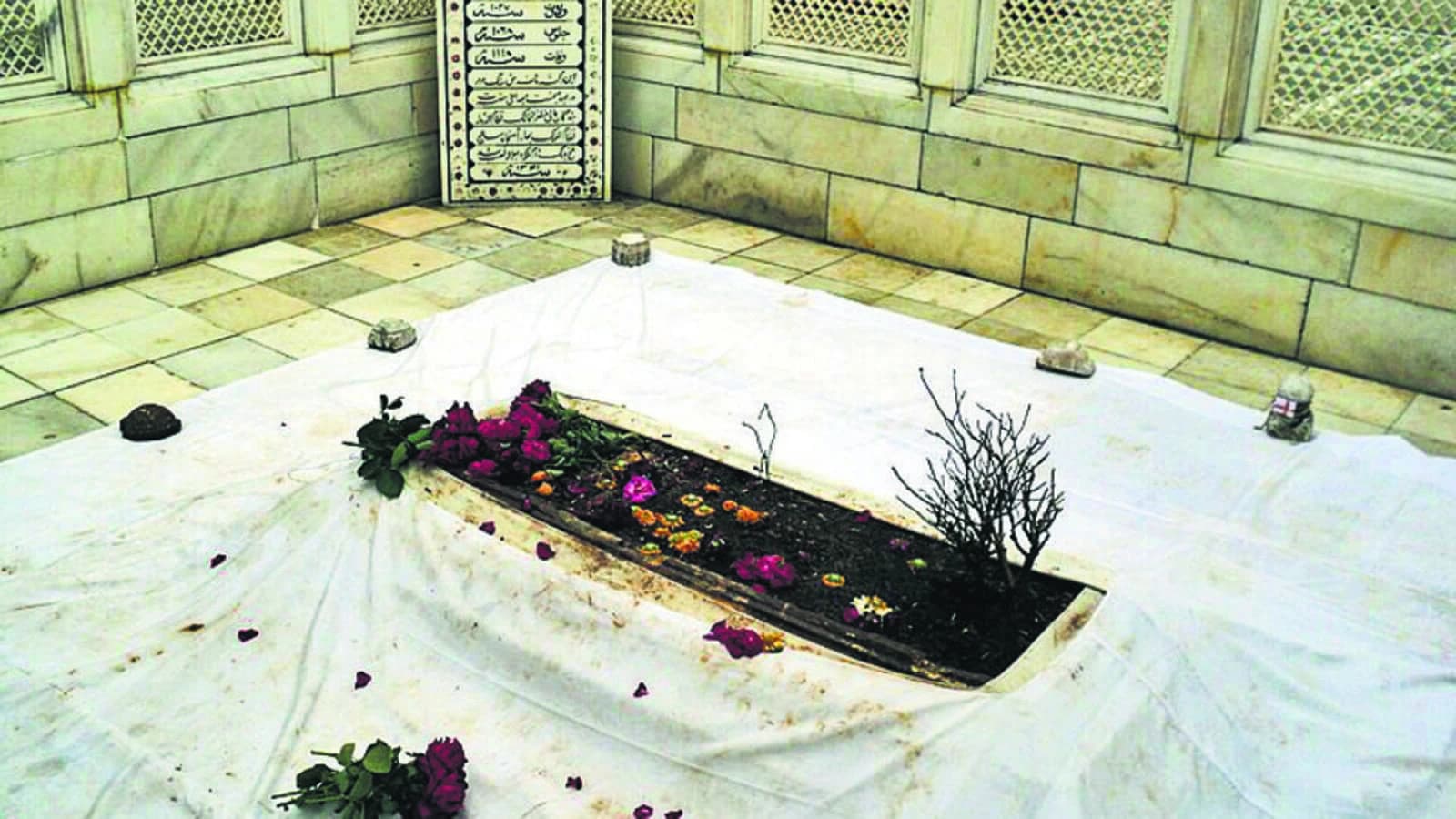 Debate Over Aurangzeb's Tomb Divides BJP and RSS: “Unnecessary Controversy” Says Senior RSS Leader