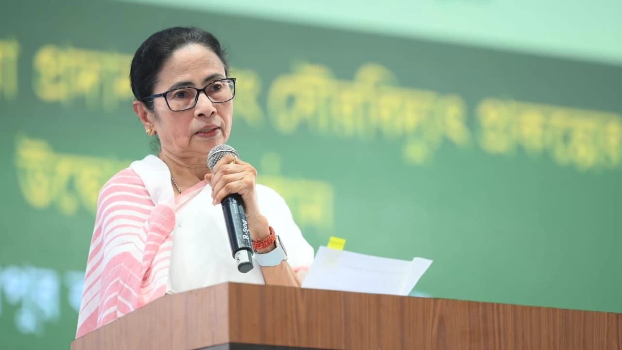 Mamata Banerjee Urges SSC Protesters to Resume Duties, Assures Legal Action