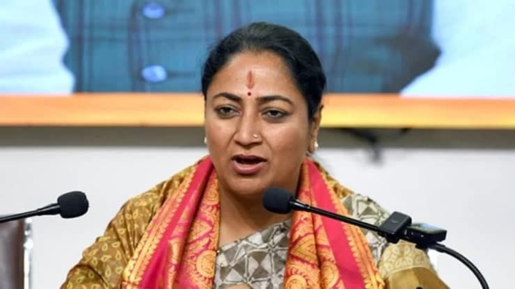 Delhi Chief Minister Rekha Gupta Attacked During 'Jansunwai', Investigation Underway