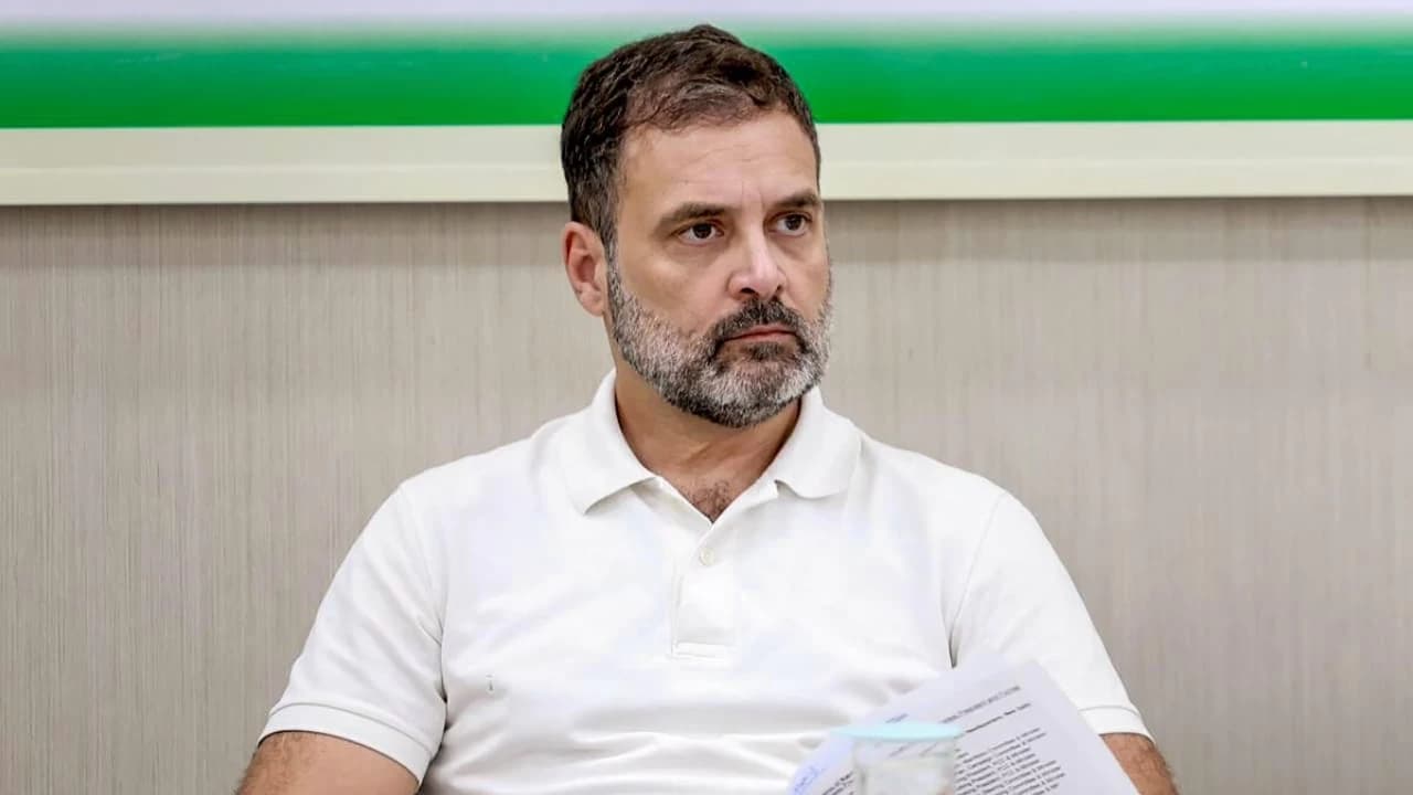 Rahul Gandhi Expresses Grief Over Delhi Car Blast, Extends Condolences to Victims’ Families