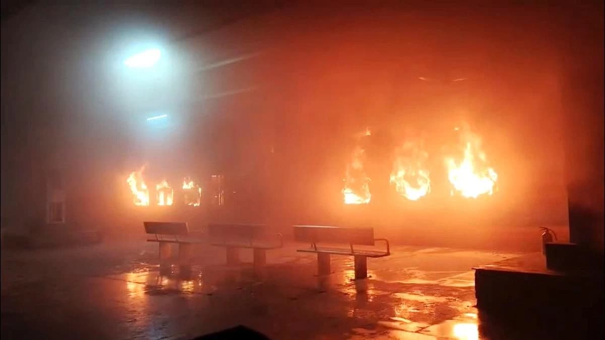 Andhra Pradesh: One Dead, Several Injured As Fire Engulfs Two Coaches of Tatanagar–Ernakulam Express