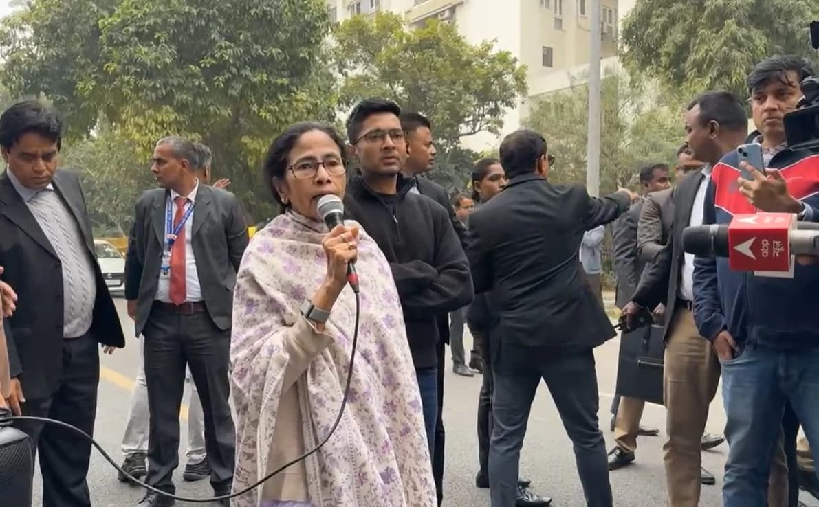 “Stop these atrocities…”: Mamata Banerjee accuses Delhi Police of excesses at Banga Bhavan Ahead of Meeting with CEC Gyanesh Ku